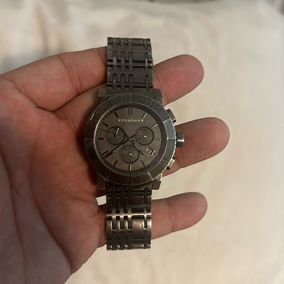 Burberry watch Swiss made 100m depth B2305 - Picture 1 of 1